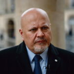 Moscou demande l’extradition de l’ancien procureur de la CPI Karim Khan