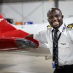 Né sans mains ni pieds, Zack Anglin pilote un avion grâce à ses prothèses