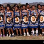Eswatini : 60 000 jeunes filles vierges dansent devant le roi Mswati III lors d’une cérémonie ancestrale