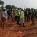 Bobo-Dioulasso : les ouvriers du chantier du stade Léguéma suspendent les travaux pour réclamer leurs congés payés